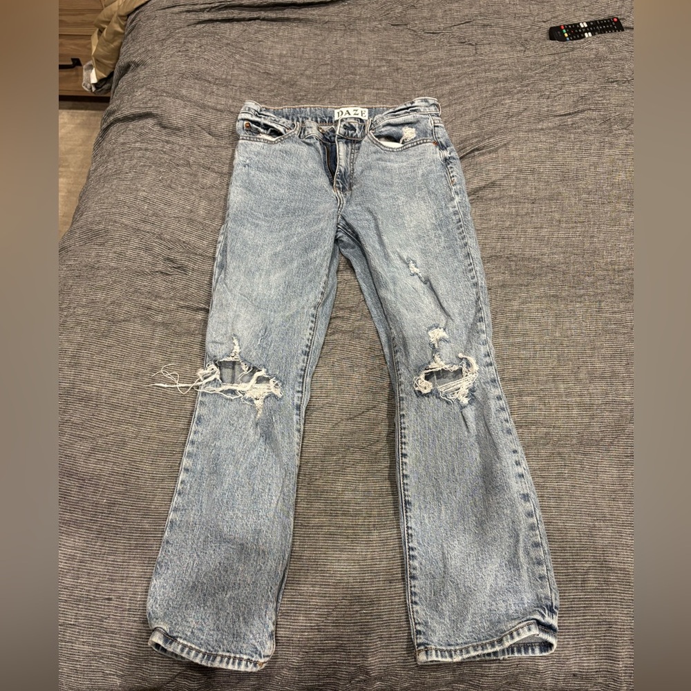 Light Wash Distressed Straight-Leg Jeans - Dayz